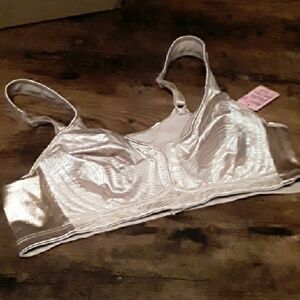 NWOT 36B Playtex Elegant Beige Unpadded Wirefree Front closure Bra